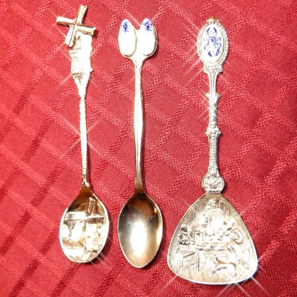 Set of (3) SOUVENIR SPOONS ~~~ HOLLAND ~~~ - Picture 1 of 1